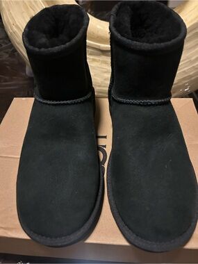 Women’s Black Short Suede Boots Classic Mini ll